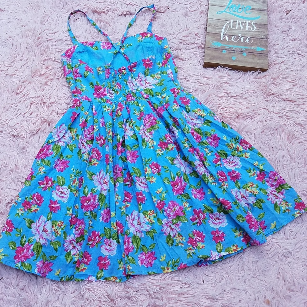 I LOVE H81 Dress Light Blue Pleats Floral Criss Cross Back Size Medium - Picture 4 of 8